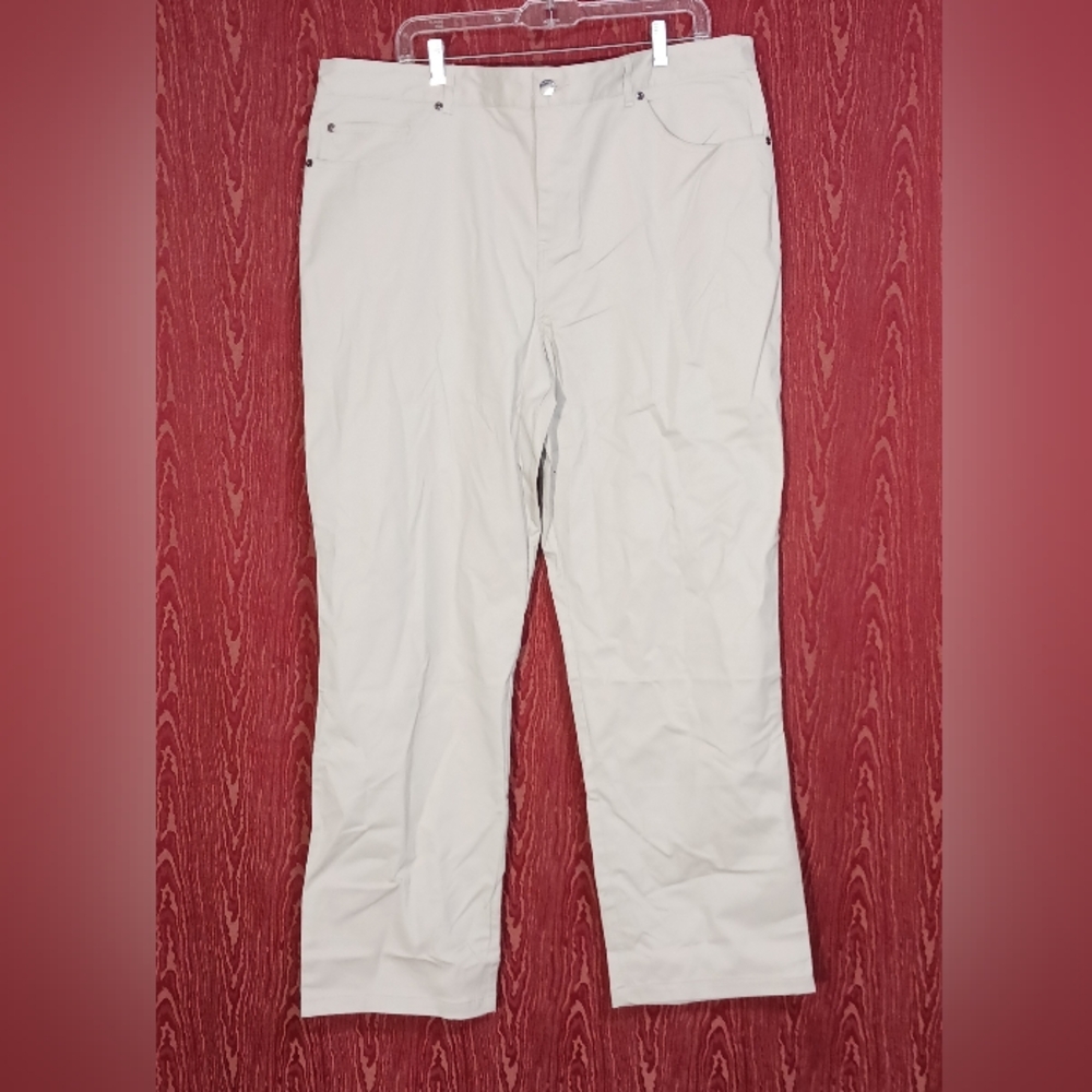 TAYLOR & MICK Khaki Beige/Tan Pants Size 42Wx32L NWT